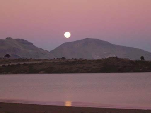Luna llena sobre Lago Agrio<br>autor