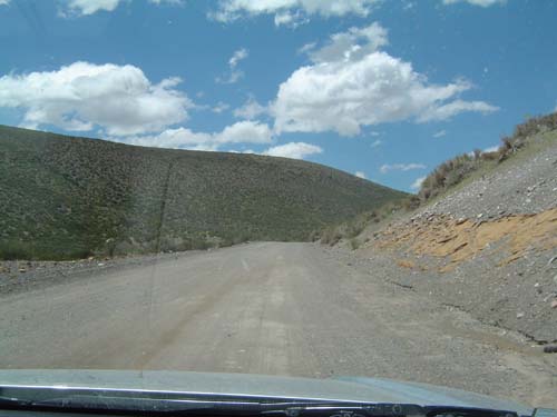 El “pavimento” de la ruta 40 en el sur de Mendoza en enero del 2008<br>autor