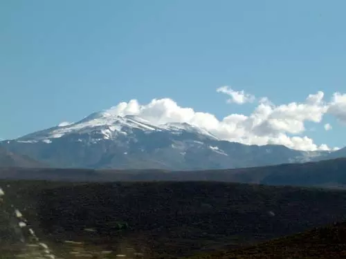 El Volcán Tromen desde la RN40<br>autor